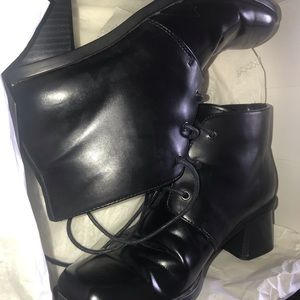 Donna Lawrence size 8 boots black , likely used